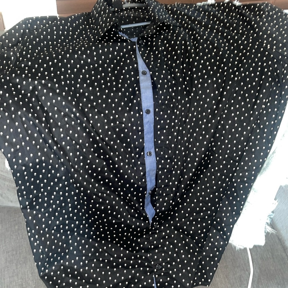 This casual button-down polkadot men shirt brand new, just missing tags